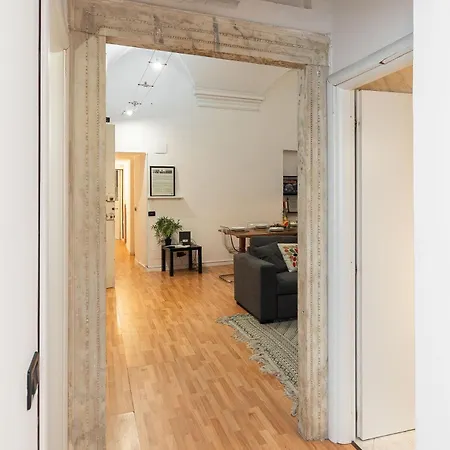 Apartamento Quadrilocale A 50 Passi Dal Duomo, Primo Piano Nobile *